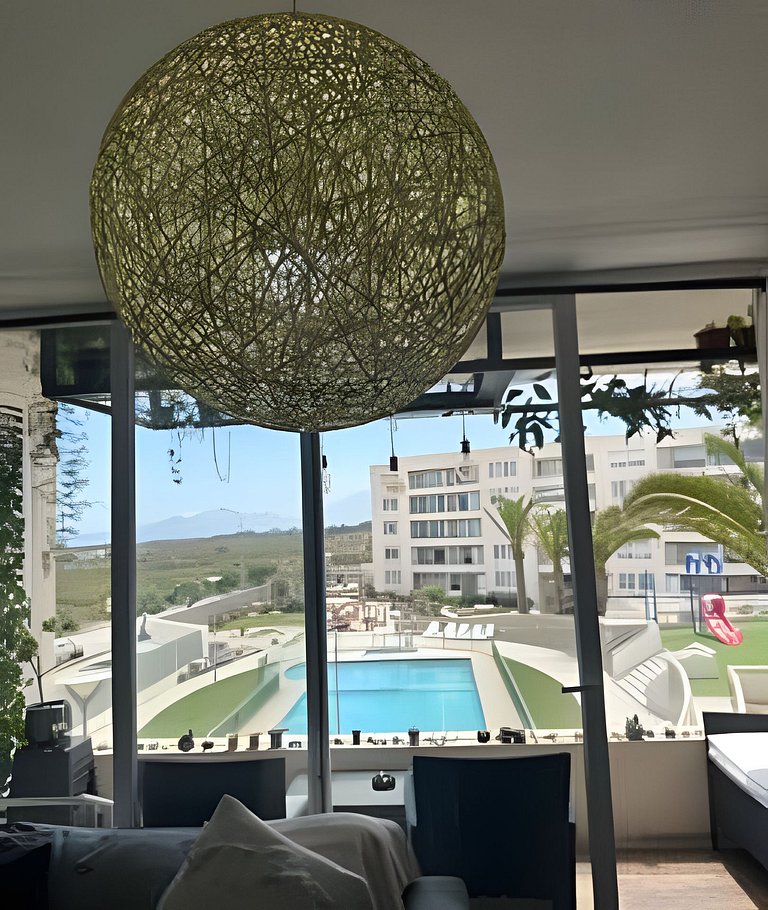 Jardines con vista al mar