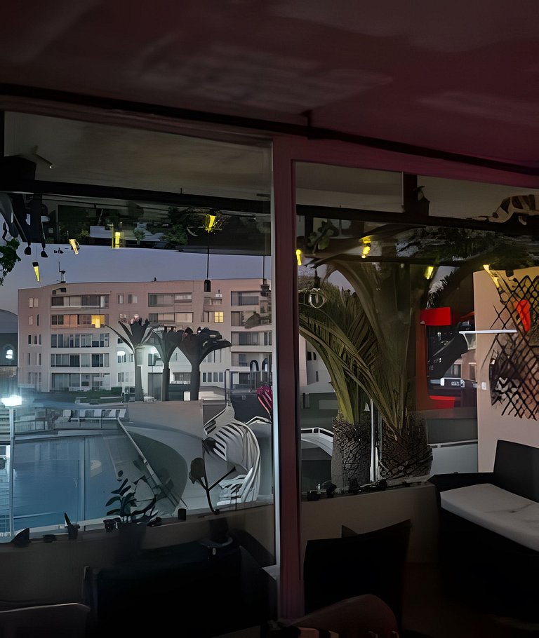 Jardines con vista al mar